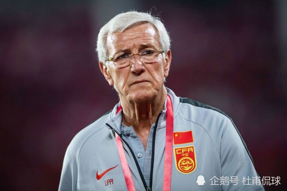 巴萨已经收到了一些针对拉菲尼亚的报价，其中一份来自沙特，但这个联赛不在球员的考虑范围内，另一份报价是回到英超，同时曼联也对拉菲尼亚感兴趣，提出了与桑乔互换的方案。